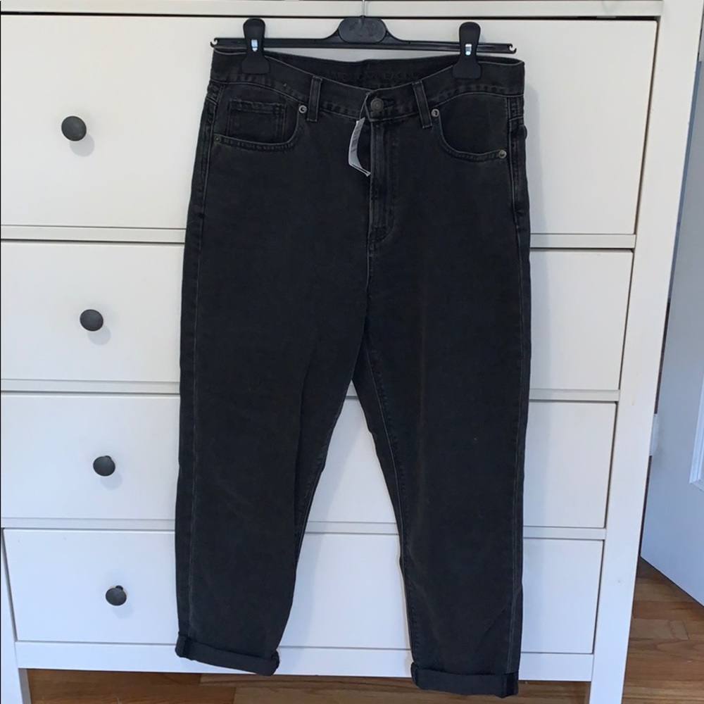 NWT American Eagle mom jean size 8
